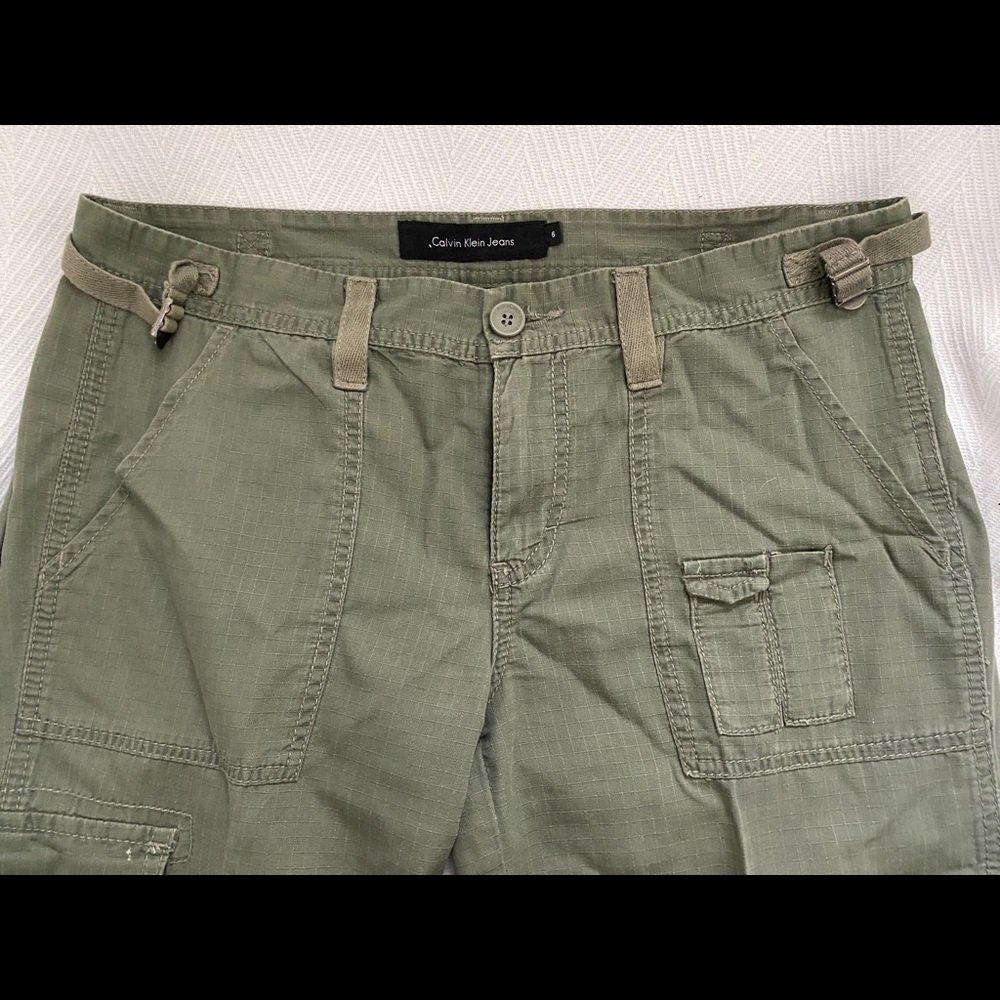 Calvin Klein Jeans Cargo Capri - Picture 2 of 5